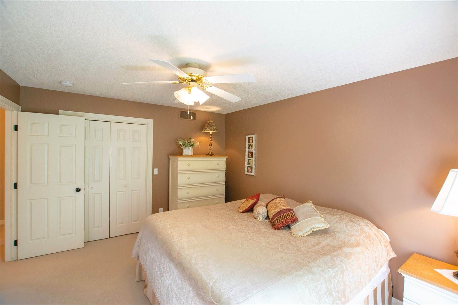 6019 Nottingham Drive, Johnston, IA 50131