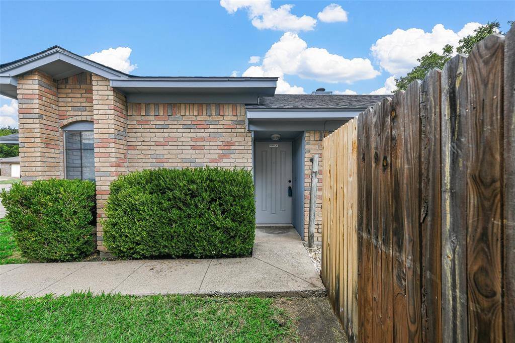 205 Lone Pine Court, Fort Worth, TX 76108