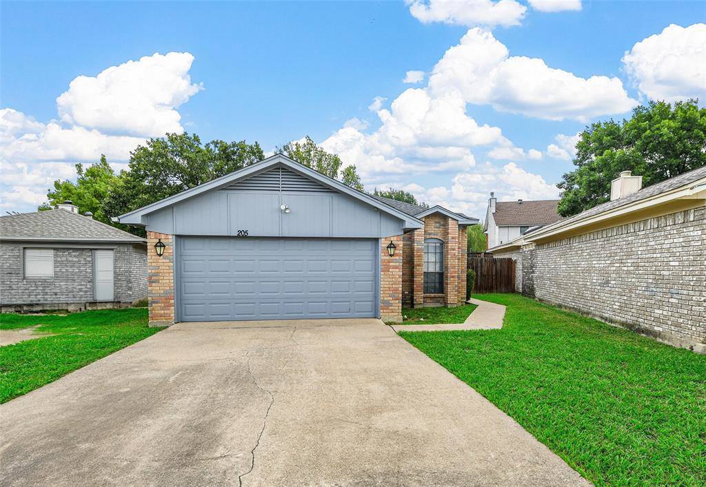 205 Lone Pine Court, Fort Worth, TX 76108