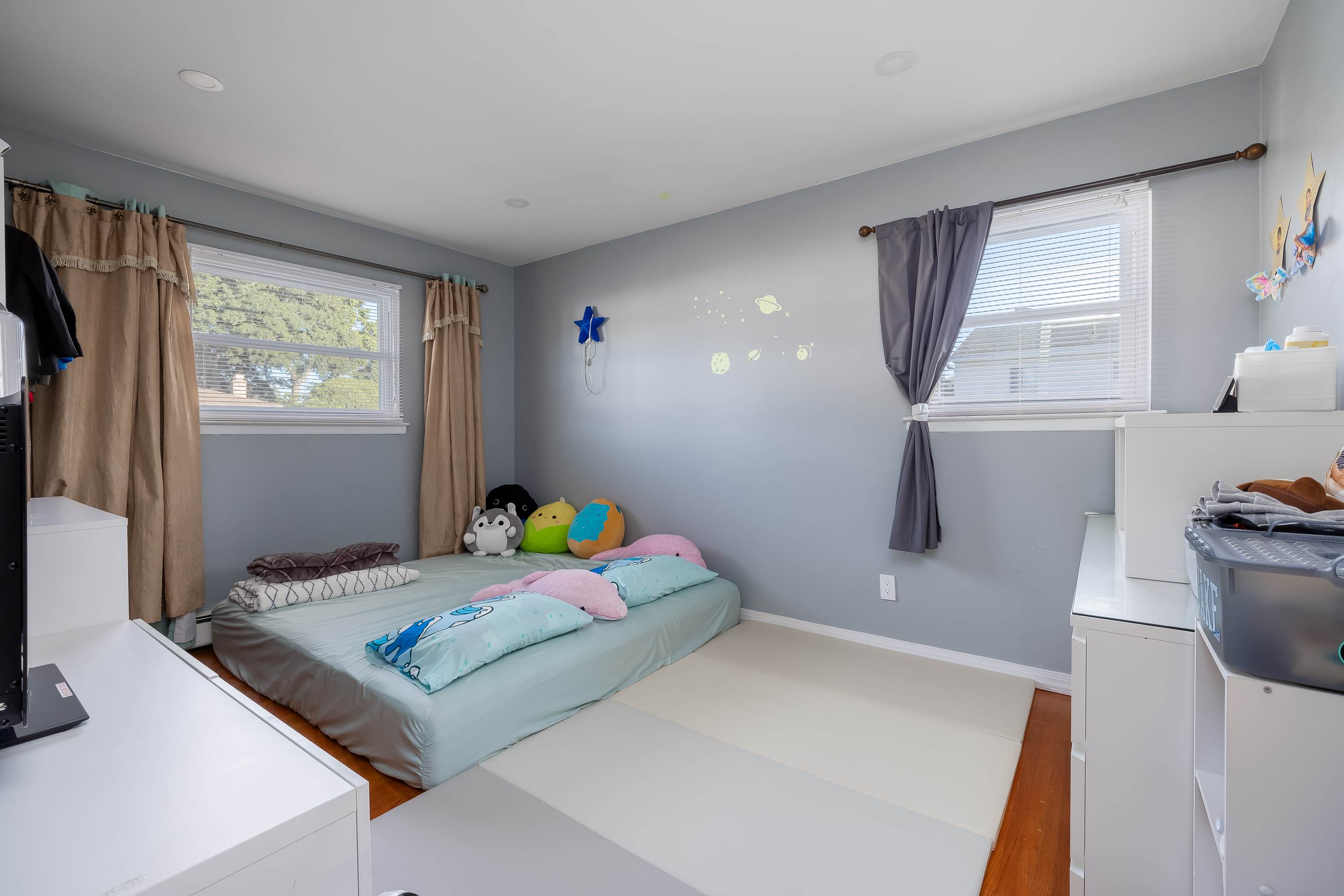 4 Taft Ave, bethpage, NY 11714