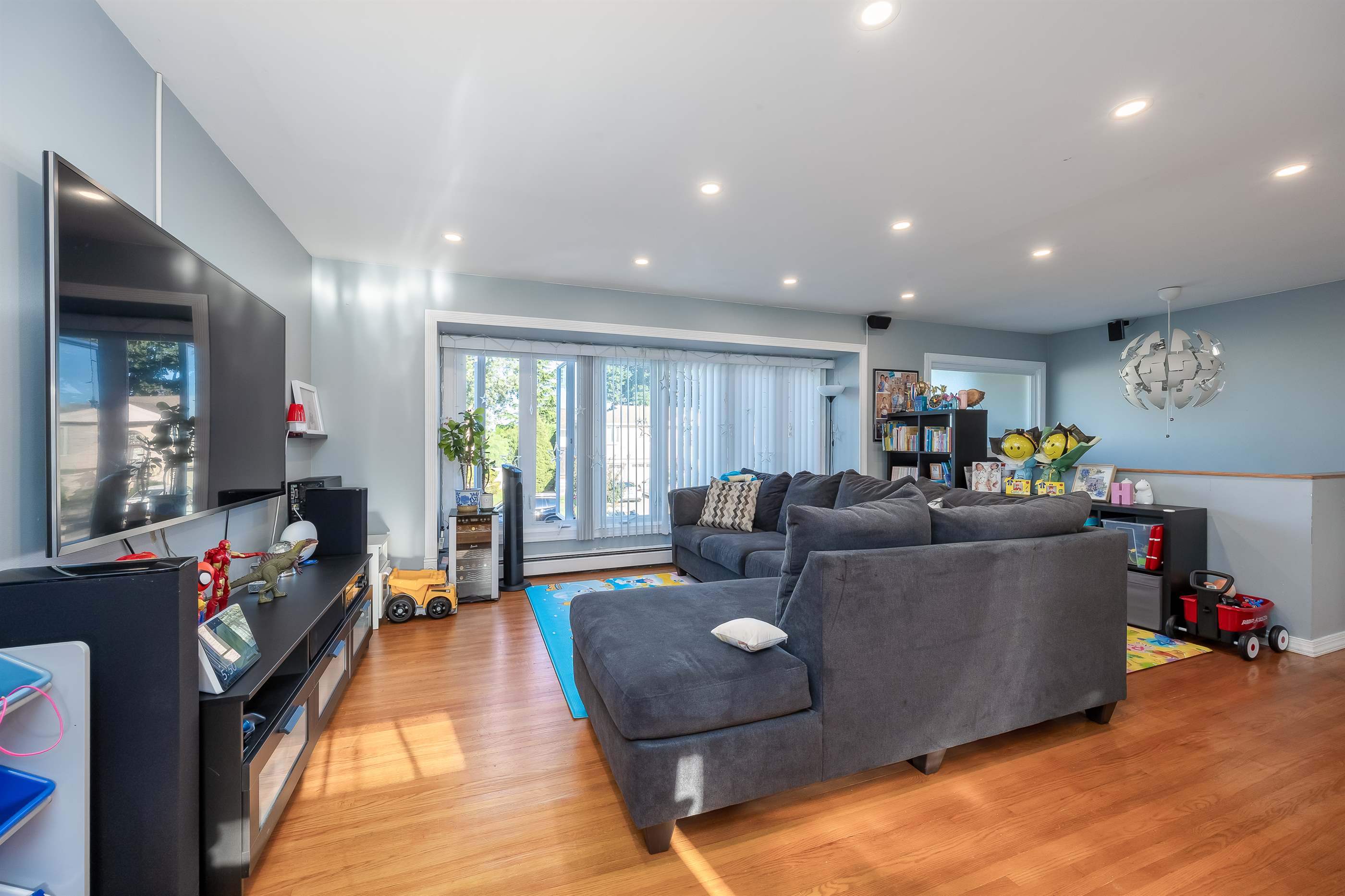 4 Taft Ave, bethpage, NY 11714