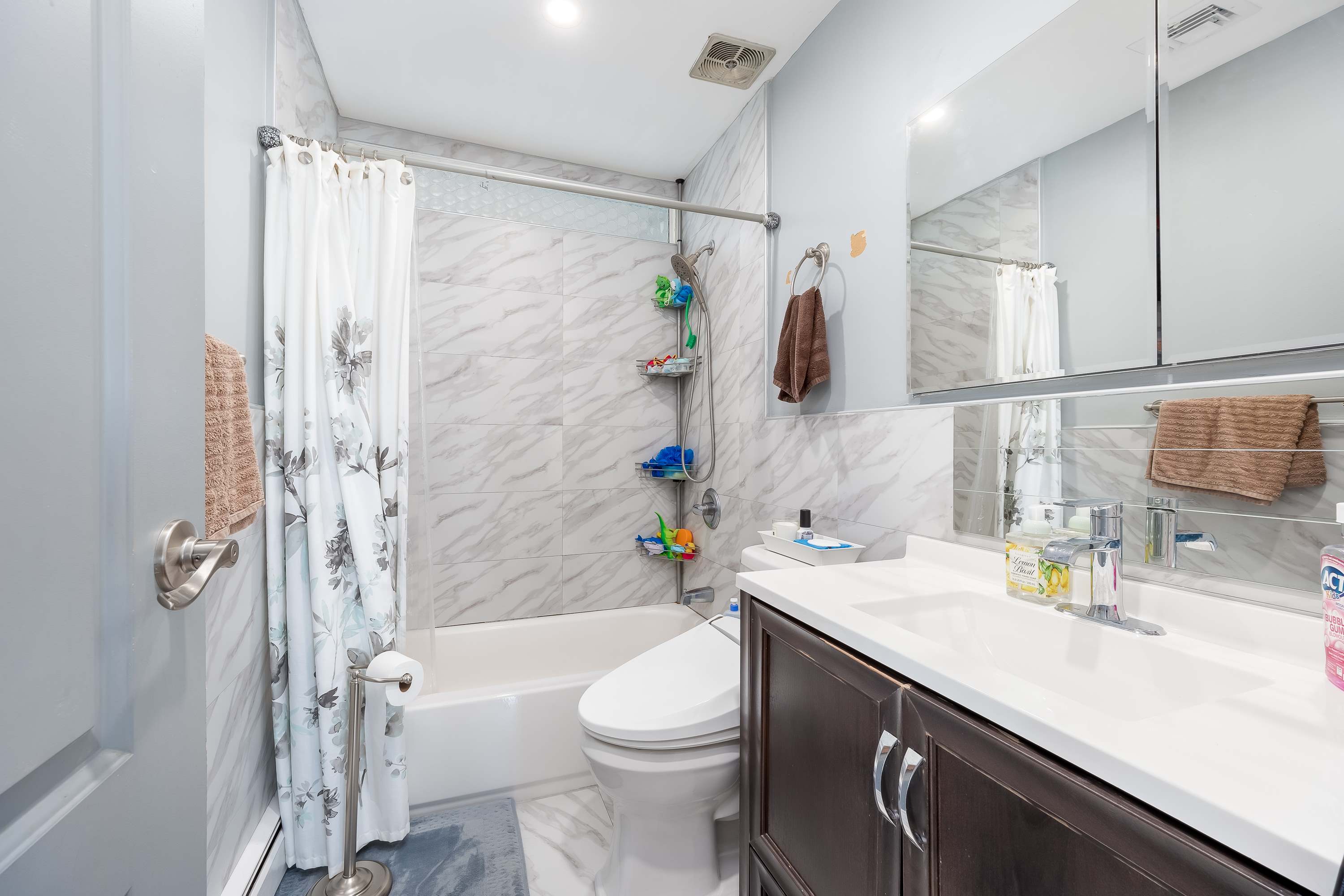 4 Taft Ave, bethpage, NY 11714