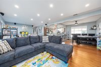 4 Taft Ave, bethpage, NY 11714