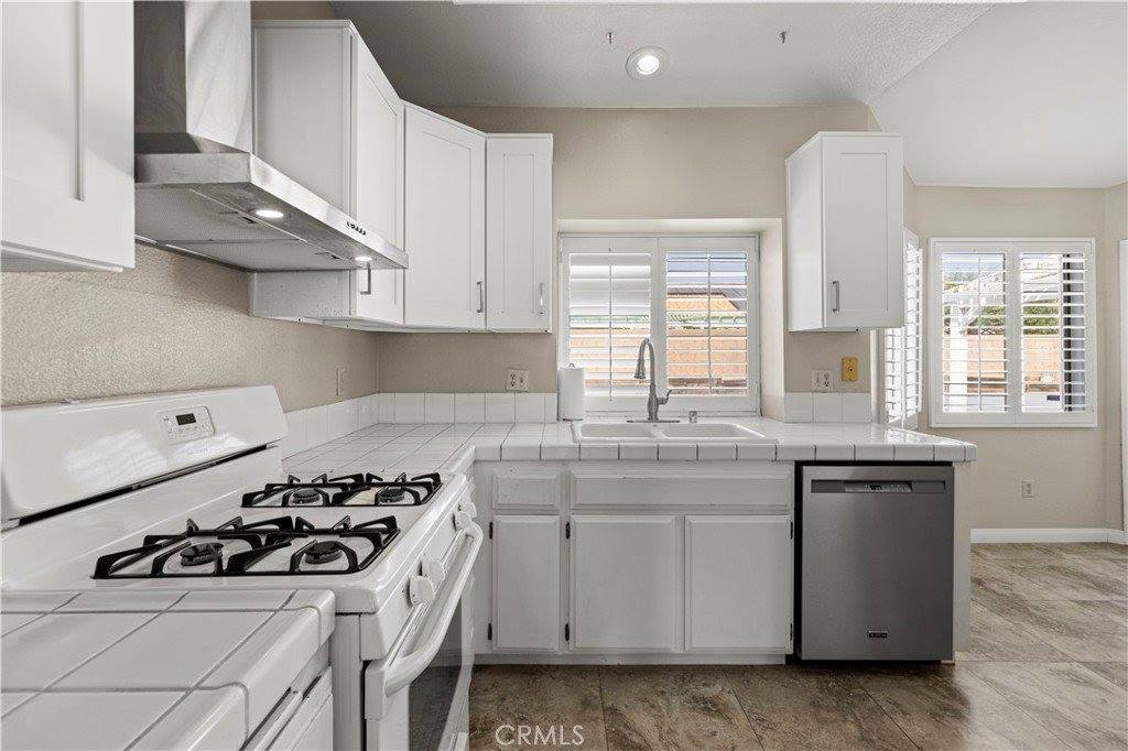 44239 Fenner Avenue, Lancaster, CA 93536