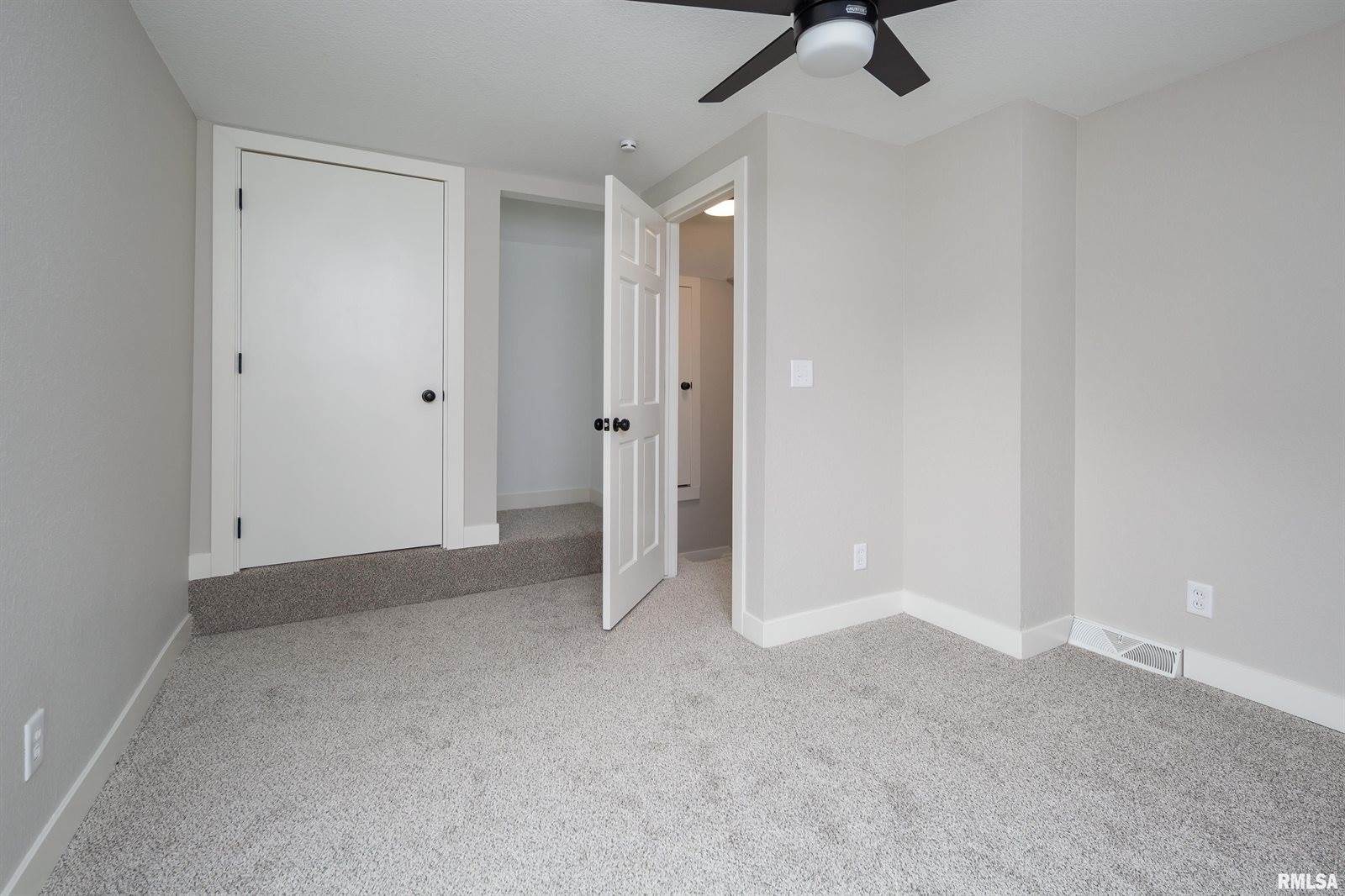 205 10TH Street, De Witt, IA 52742