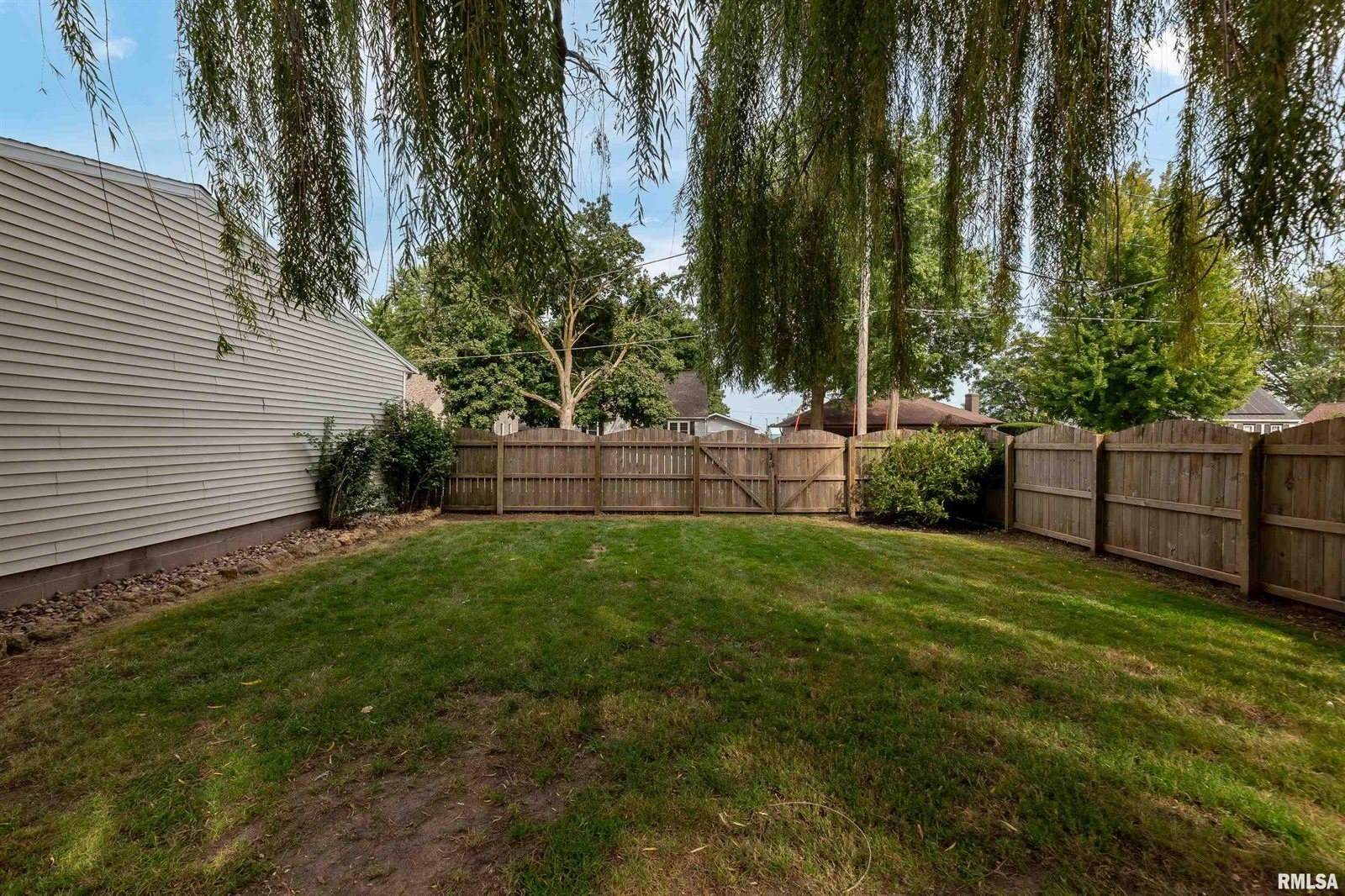 205 10TH Street, De Witt, IA 52742