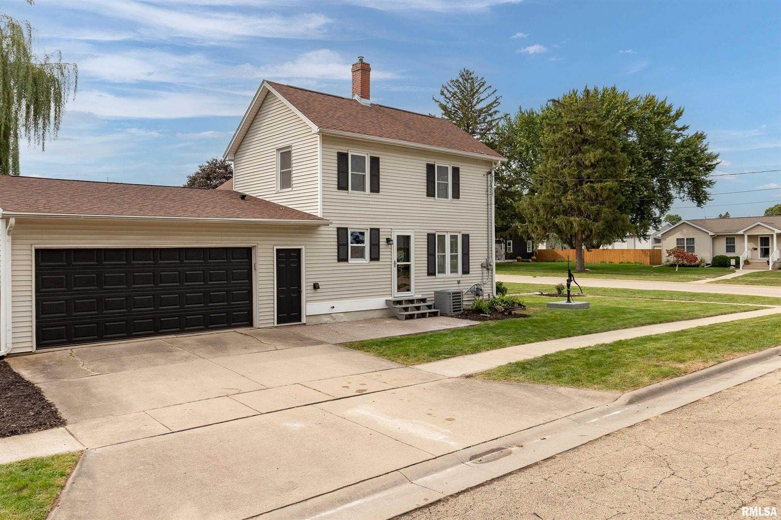 205 10TH Street, De Witt, IA 52742