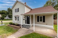 205 10TH Street, De Witt, IA 52742