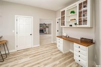 205 10TH Street, De Witt, IA 52742