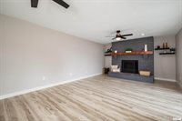 205 10TH Street, De Witt, IA 52742