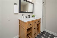 205 10TH Street, De Witt, IA 52742