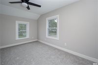 205 10TH Street, De Witt, IA 52742