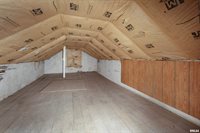 205 10TH Street, De Witt, IA 52742