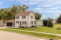 205 10TH Street, De Witt, IA 52742