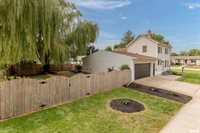 205 10TH Street, De Witt, IA 52742