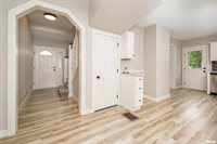 205 10TH Street, De Witt, IA 52742