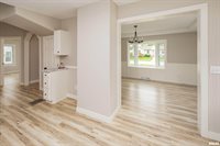 205 10TH Street, De Witt, IA 52742