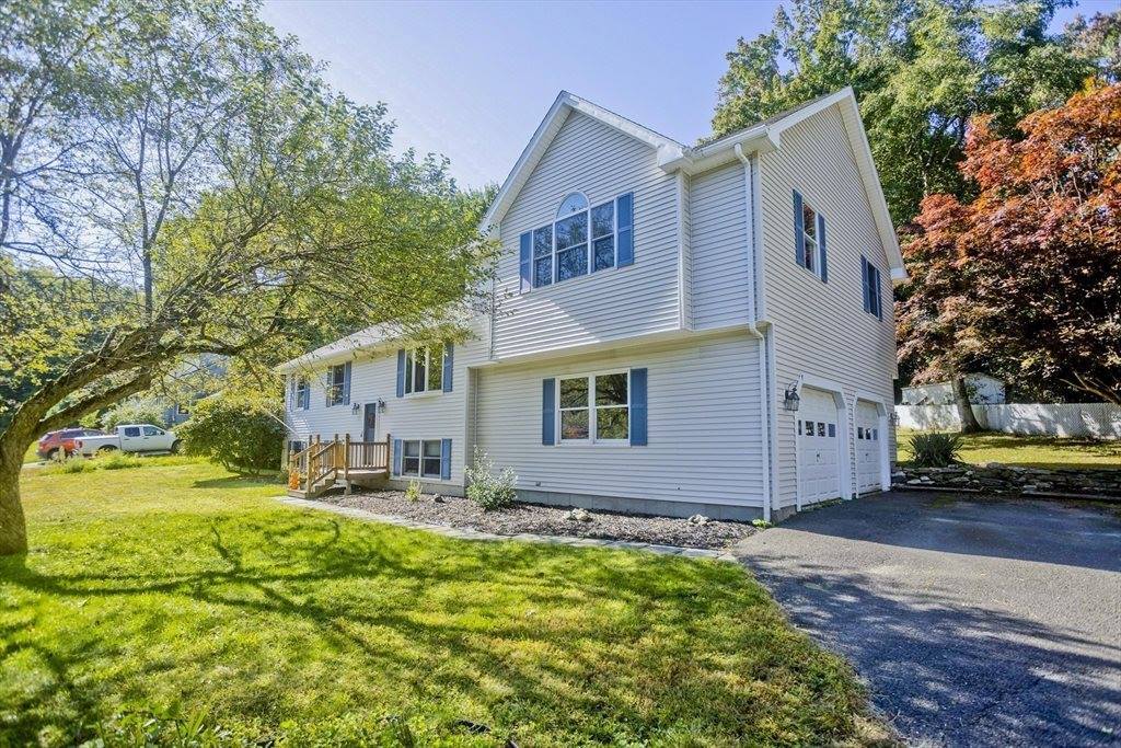 12 Clark St, Belchertown, MA 01007