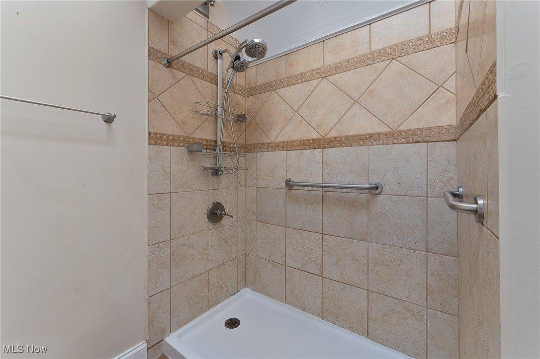 1025 Iowa Avenue, McDonald, OH 44437