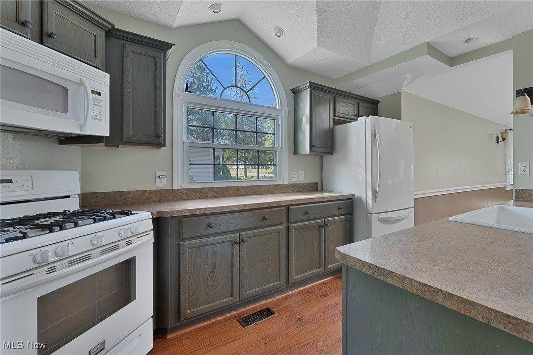 1025 Iowa Avenue, McDonald, OH 44437