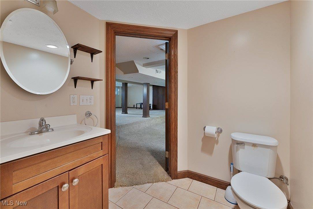 1025 Iowa Avenue, McDonald, OH 44437