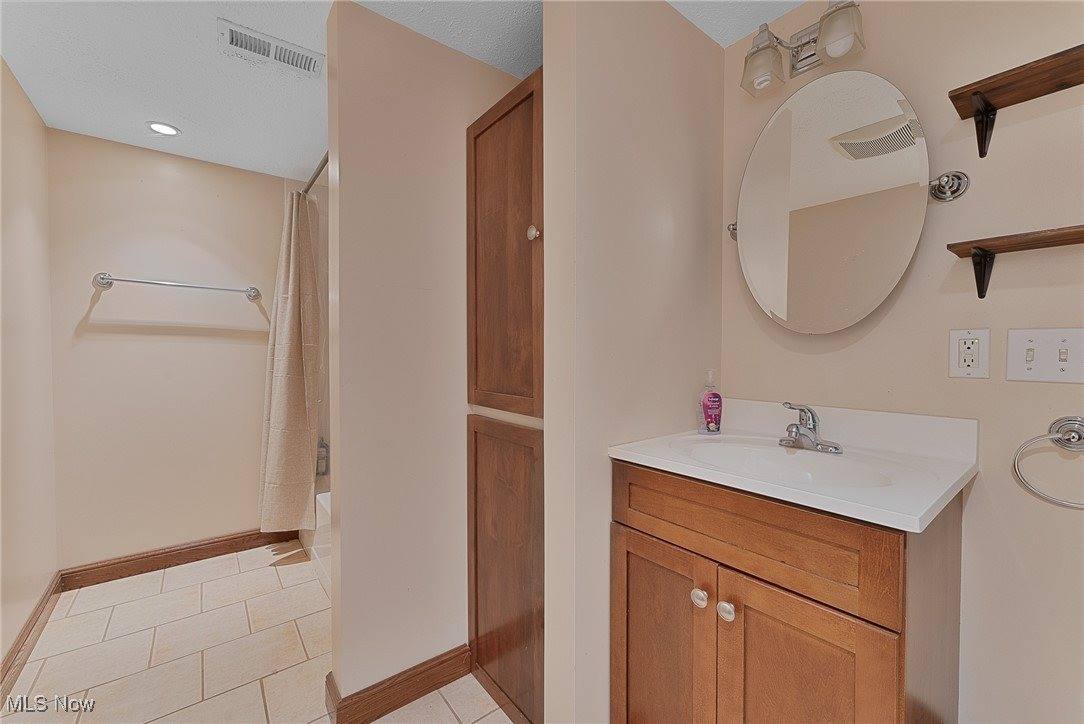 1025 Iowa Avenue, McDonald, OH 44437