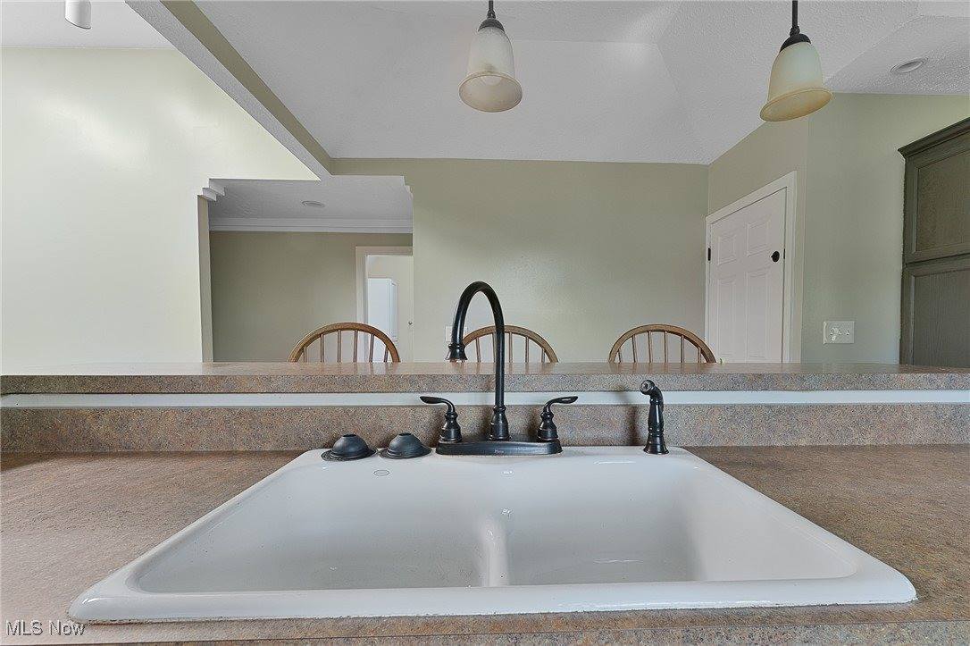 1025 Iowa Avenue, McDonald, OH 44437