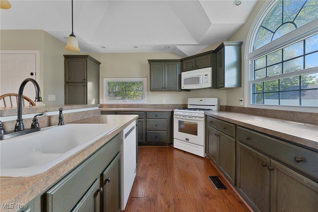 1025 Iowa Avenue, McDonald, OH 44437