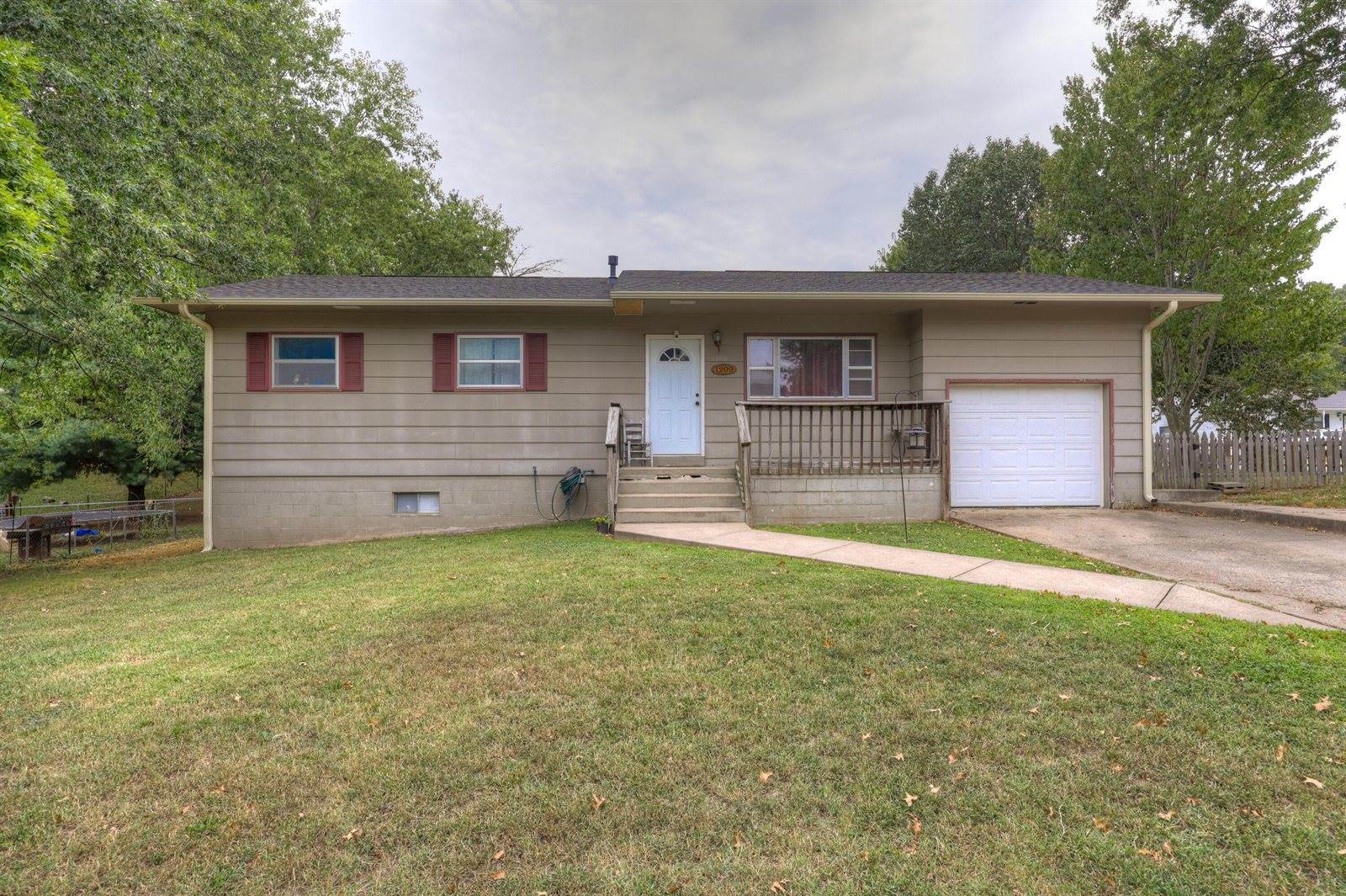 1209 Hearrell Avenue, Neosho, MO 64850