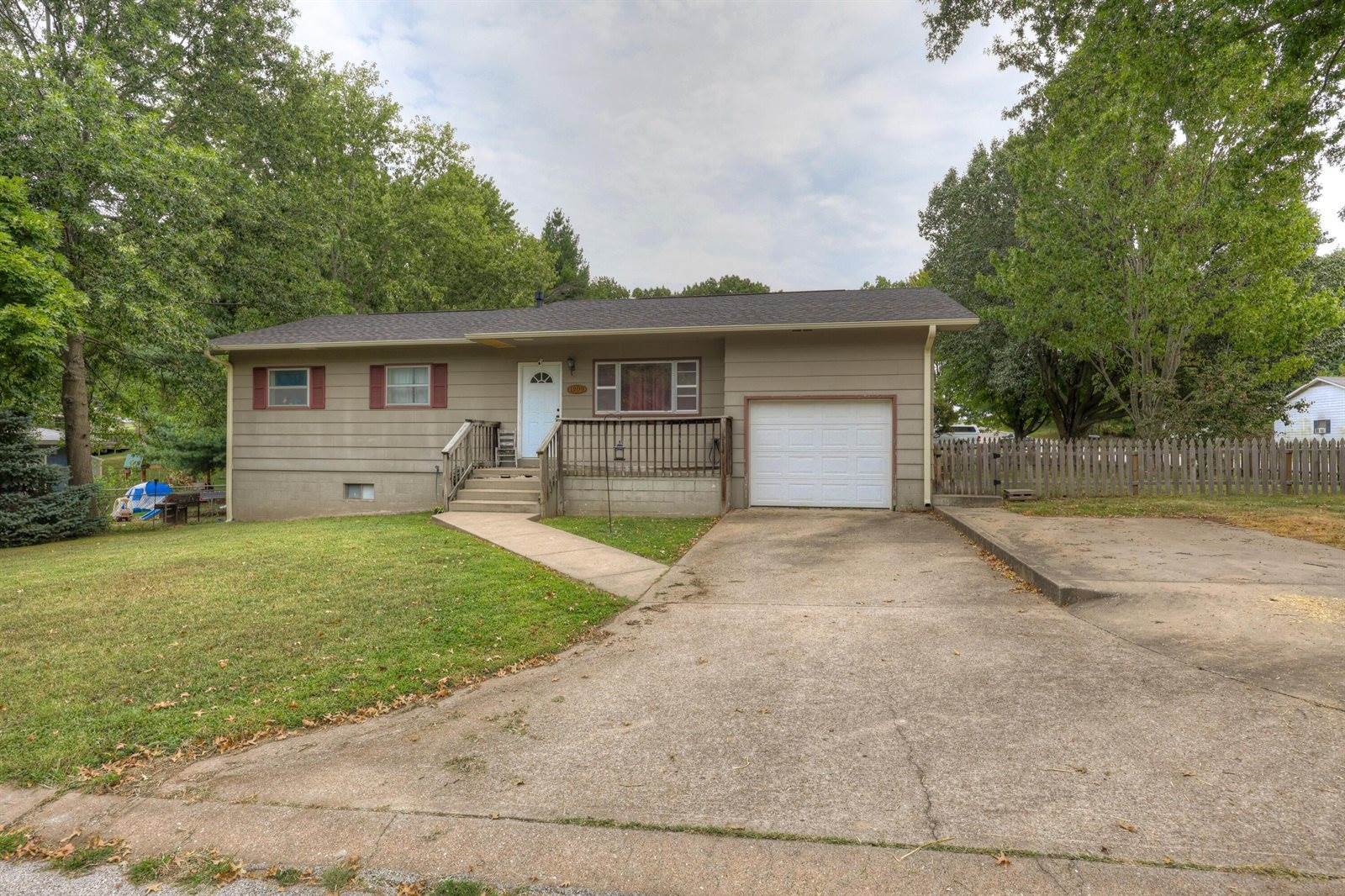 1209 Hearrell Avenue, Neosho, MO 64850