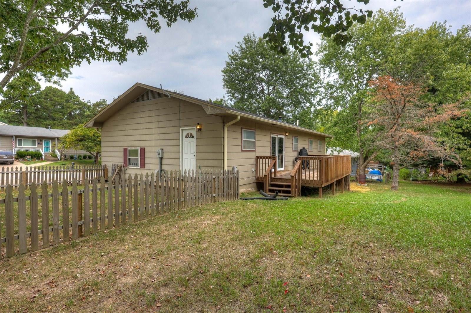 1209 Hearrell Avenue, Neosho, MO 64850