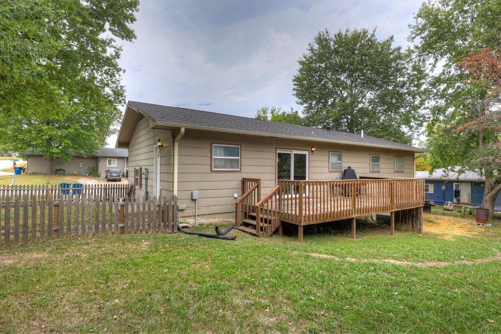 1209 Hearrell Avenue, Neosho, MO 64850