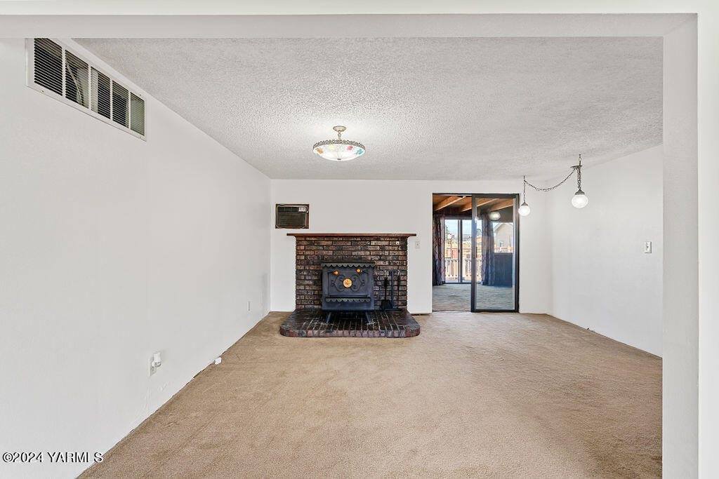 4603 Ahtanum, Yakima, WA 98903