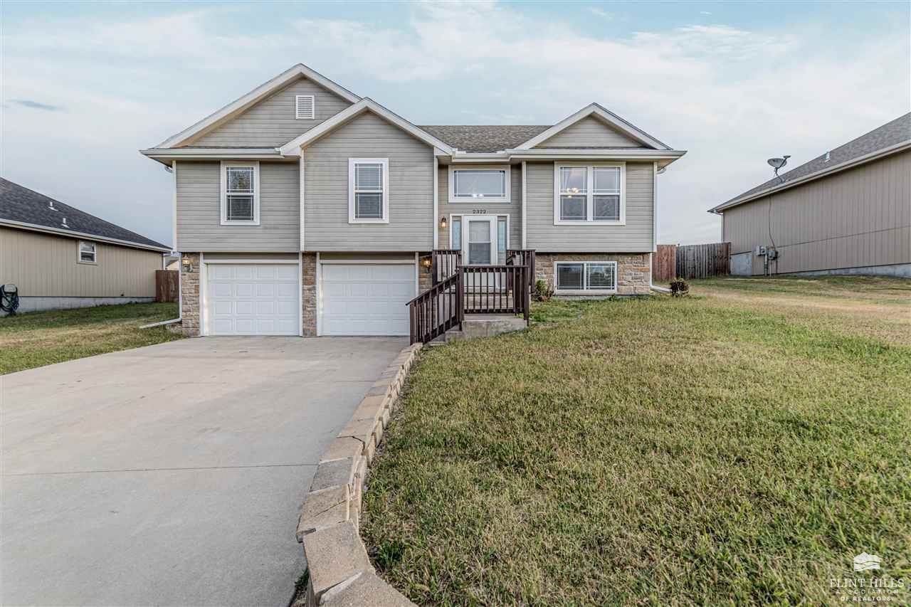 2322 Bridle Trail, Junction City, KS 66441