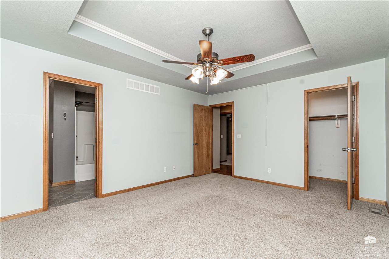 2322 Bridle Trail, Junction City, KS 66441