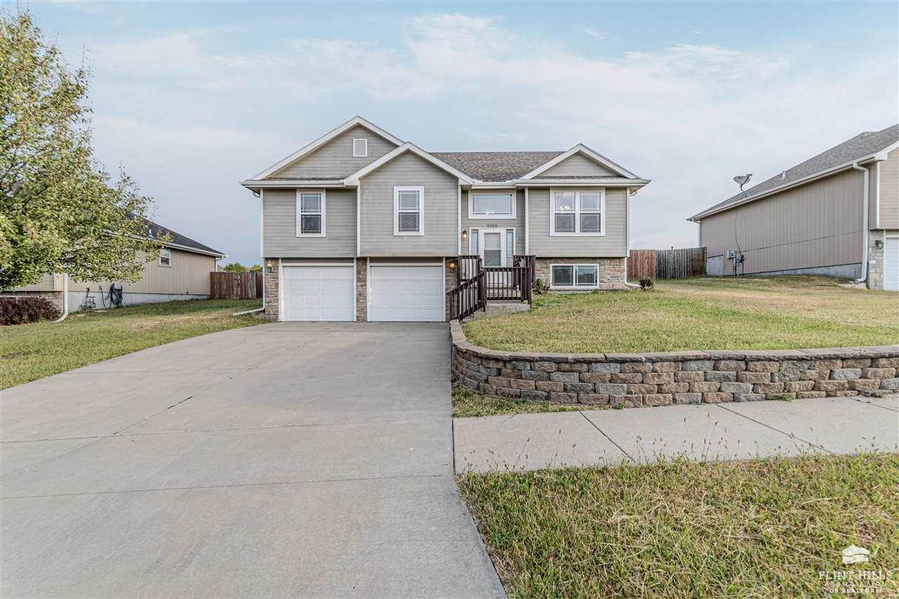 2322 Bridle Trail, Junction City, KS 66441