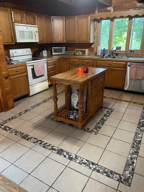 33 Bernier Lane, Winthrop, ME 04364