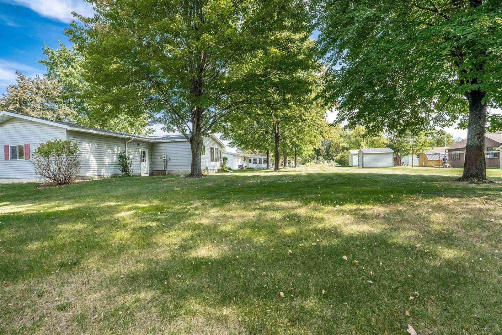 329 W Buehler Avenue, Nekoosa, WI 54457