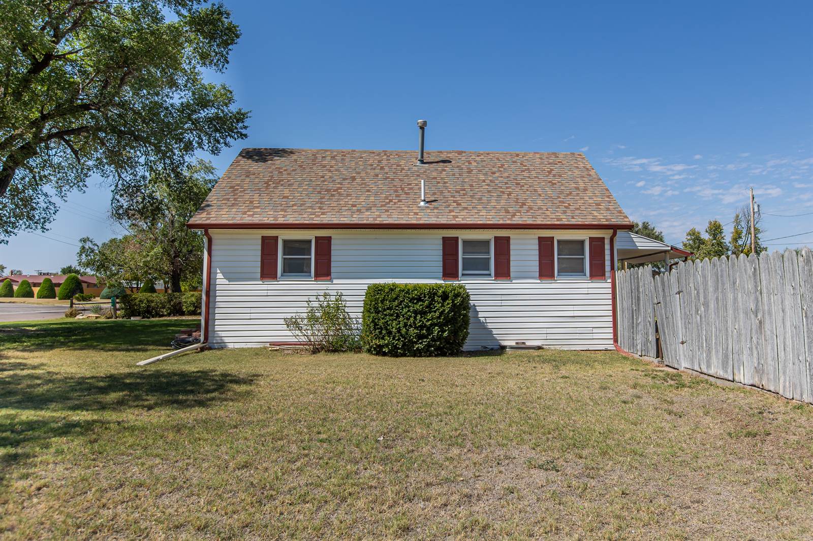 210 E Apache St, Satanta, KS 67870