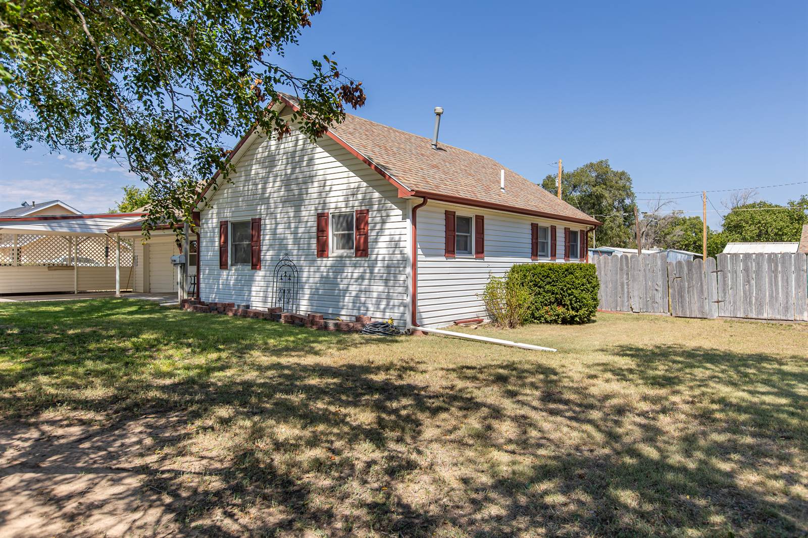 210 E Apache St, Satanta, KS 67870