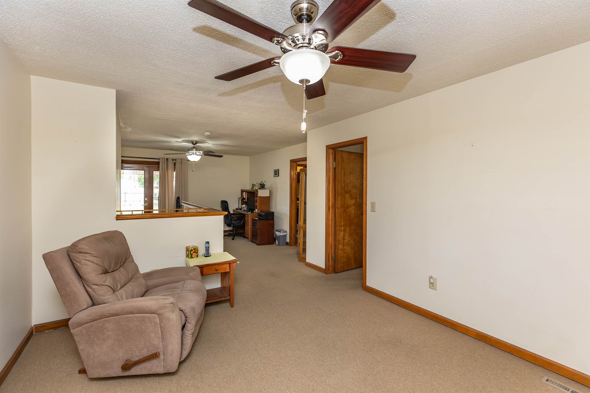 210 E Apache St, Satanta, KS 67870