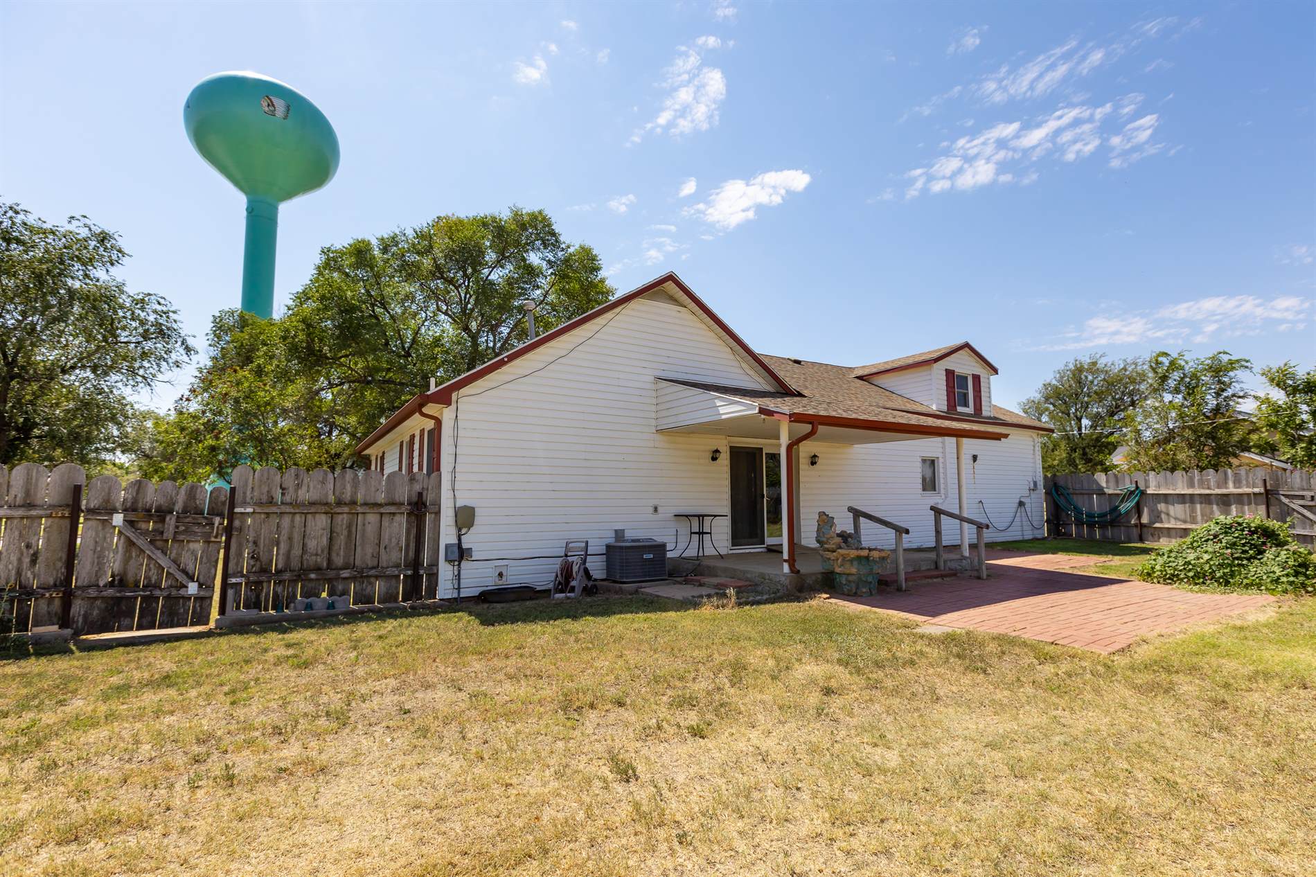 210 E Apache St, Satanta, KS 67870