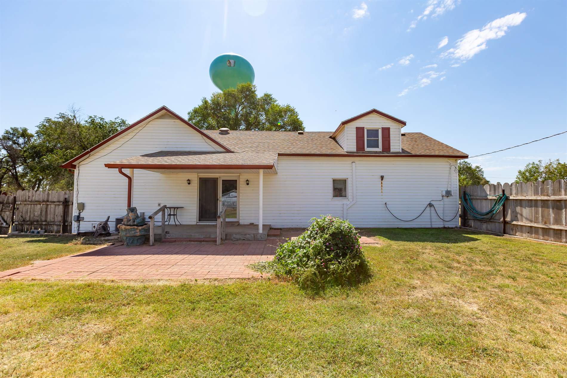 210 E Apache St, Satanta, KS 67870