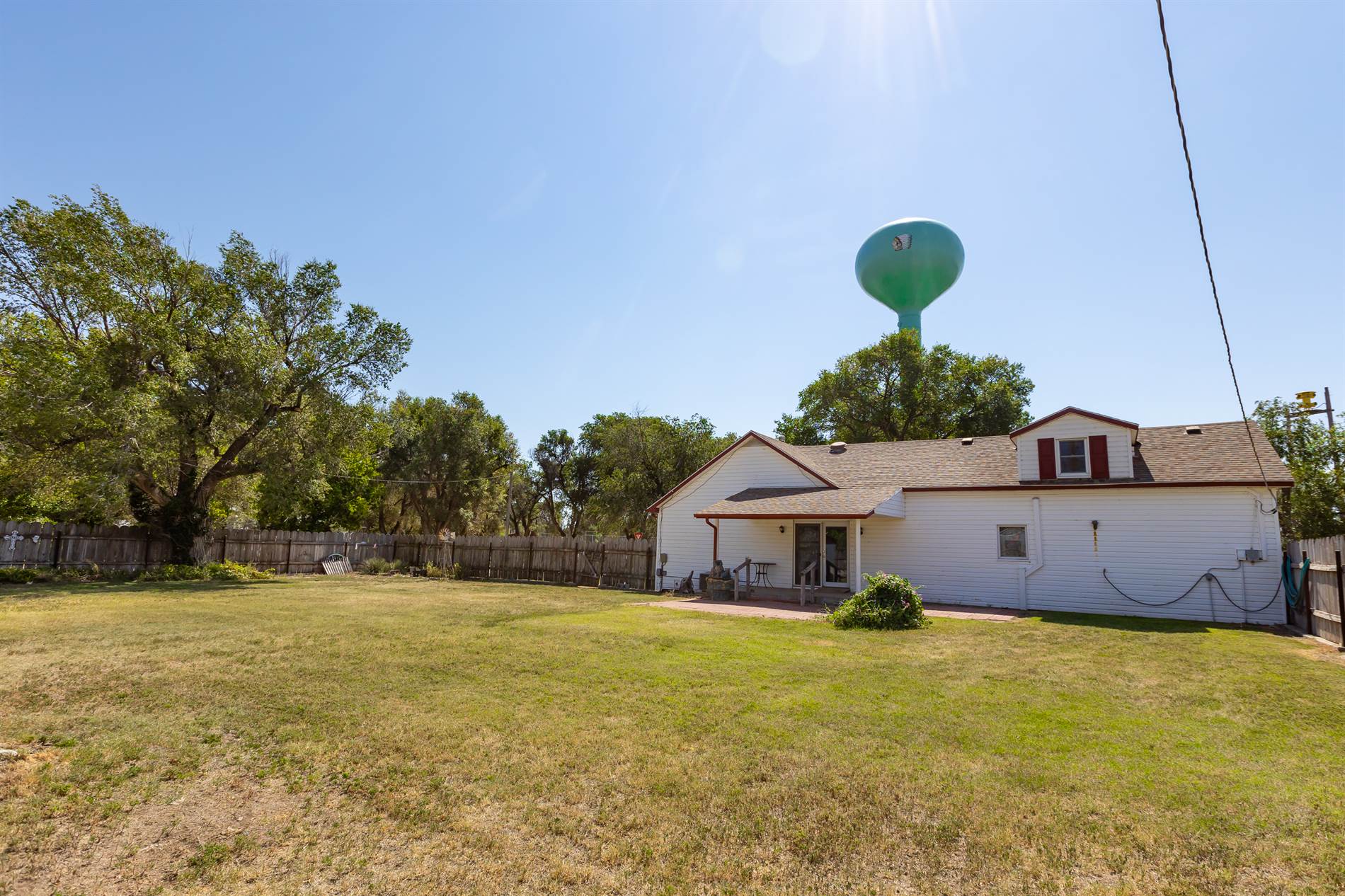 210 E Apache St, Satanta, KS 67870