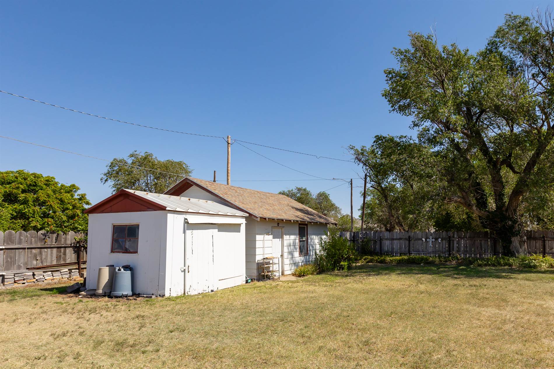 210 E Apache St, Satanta, KS 67870