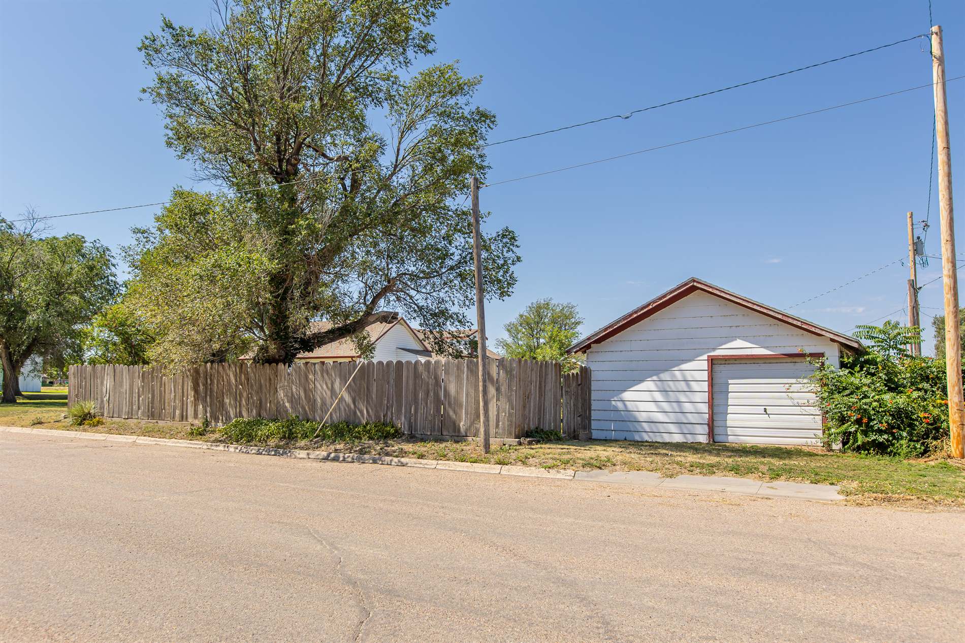 210 E Apache St, Satanta, KS 67870