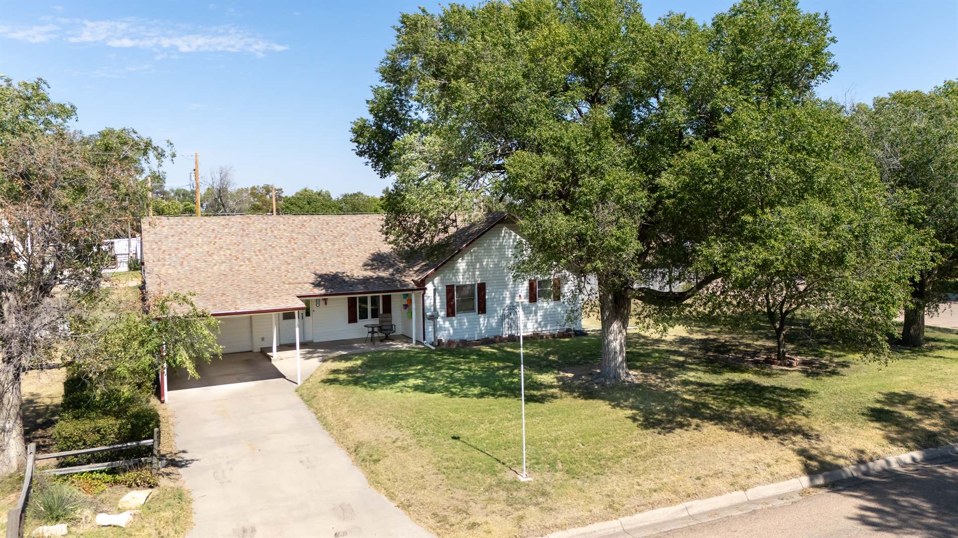 210 E Apache St, Satanta, KS 67870