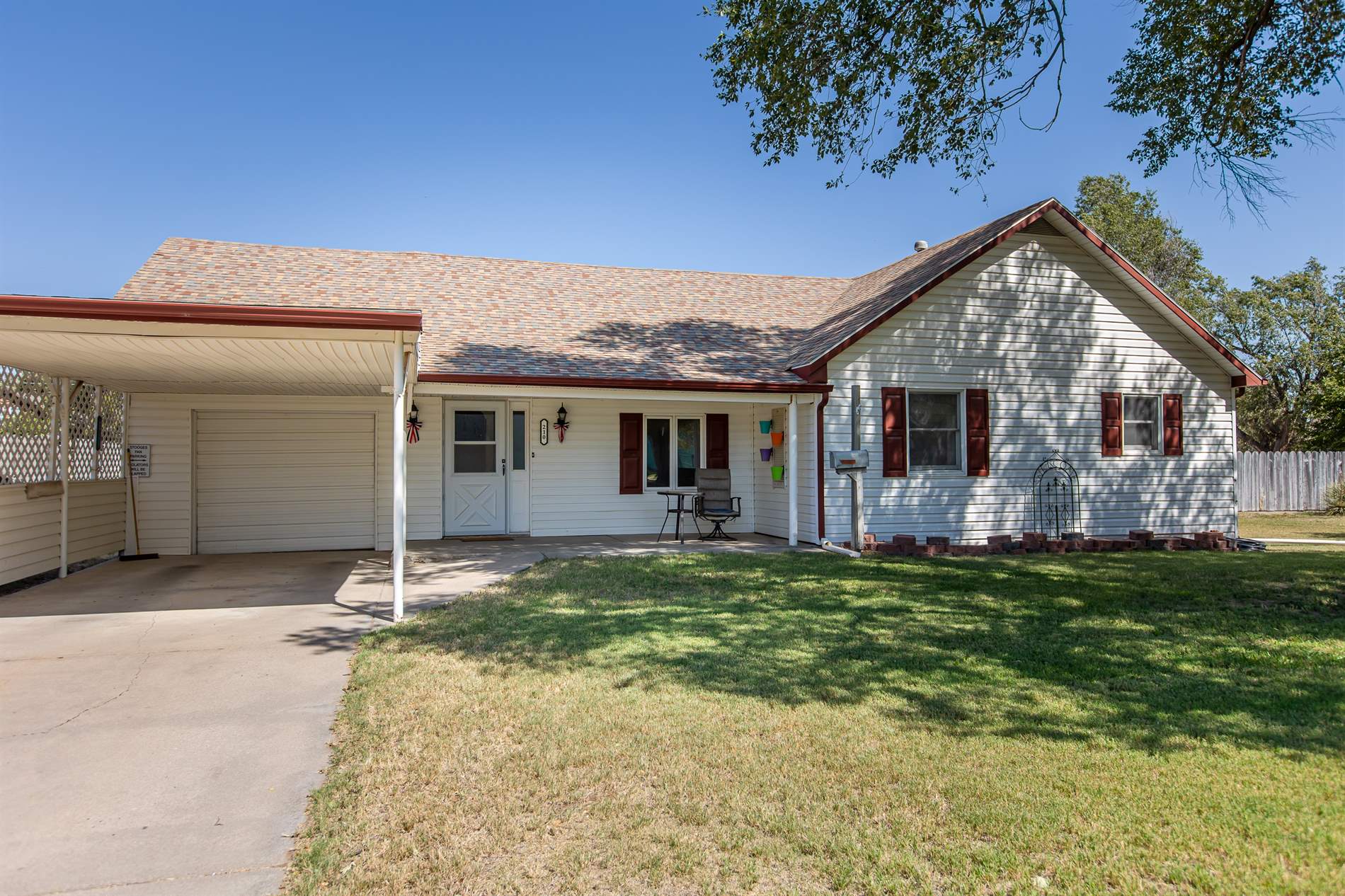 210 E Apache St, Satanta, KS 67870