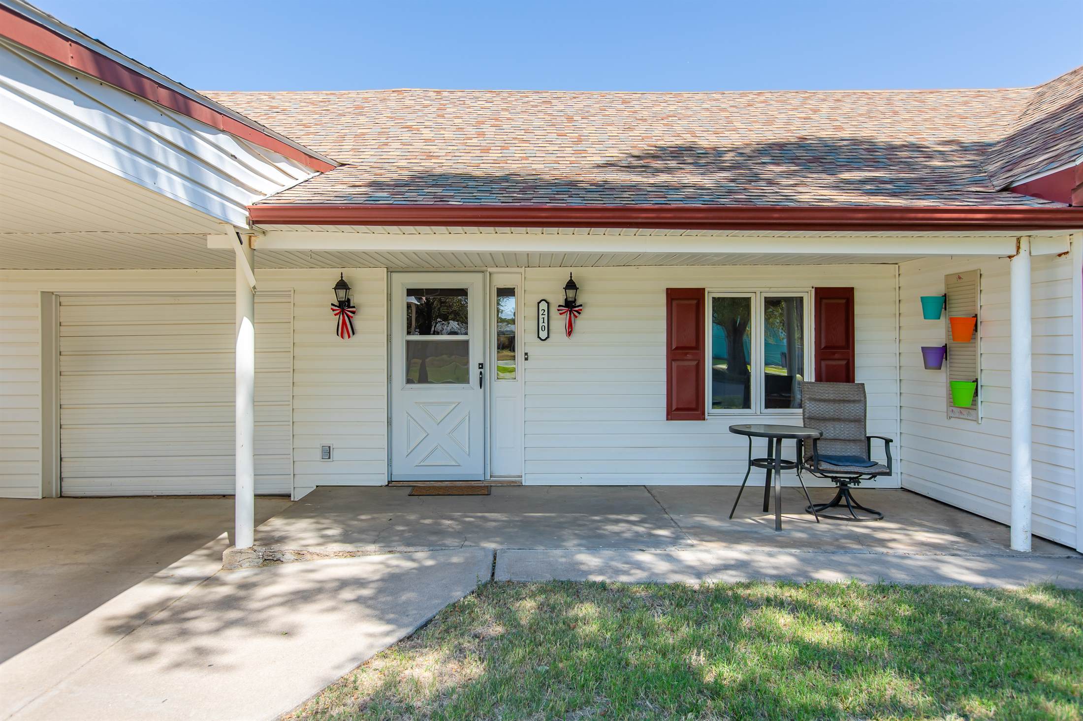 210 E Apache St, Satanta, KS 67870