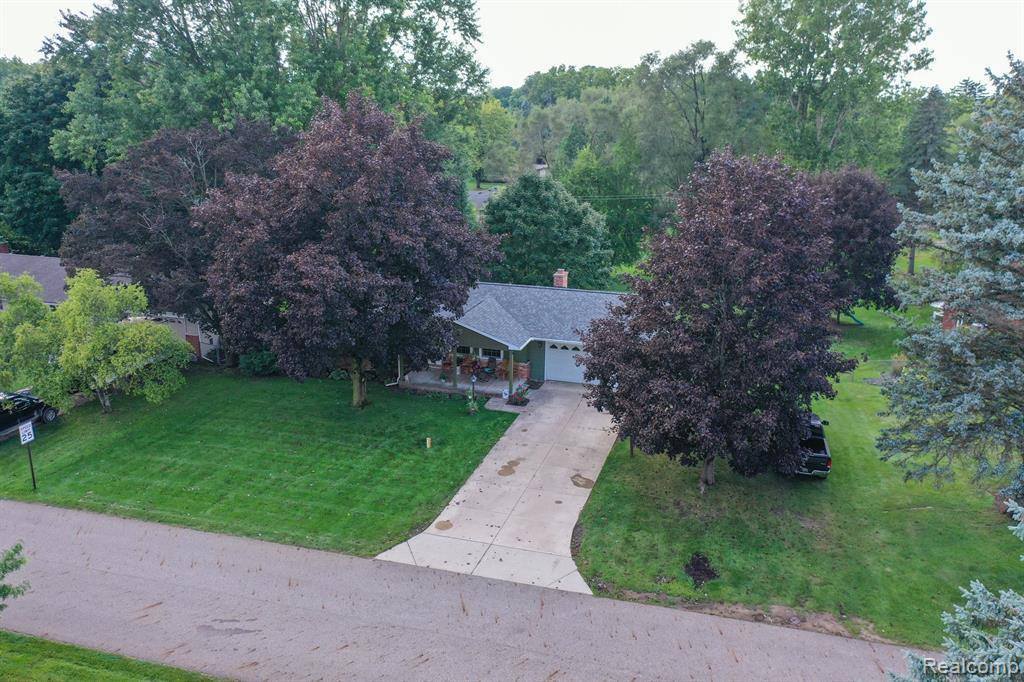 50 Meadowview Drive, Oceola Township, MI 48843